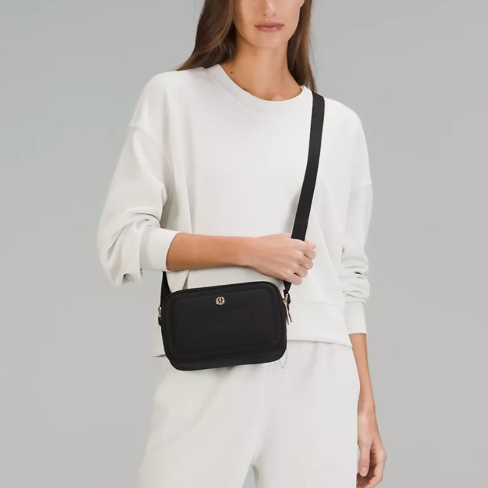 Lululemon Crossbody Camera Bag 2L (Black)